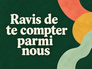 Ravis de te compter parmi nous en lettres crème avec des formes colorées sur fond vert